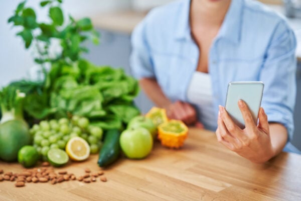 How to become a nutritionist