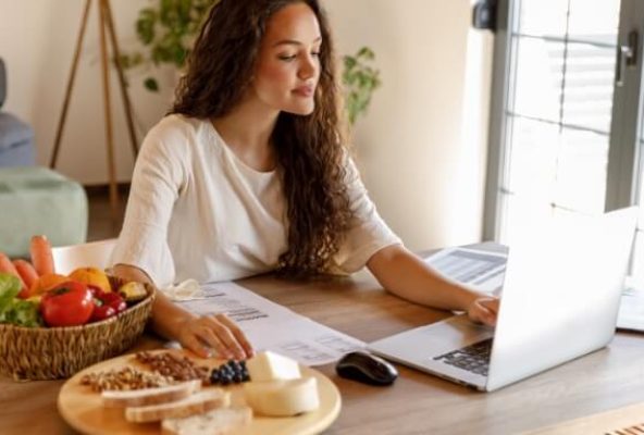 nutritionist-working-at-laptop